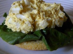 Sumuštiniai su kiaušinių salotomis