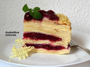 Sluoksniuotos tešlos tortas Adželikos (tinginių Napoleonas)