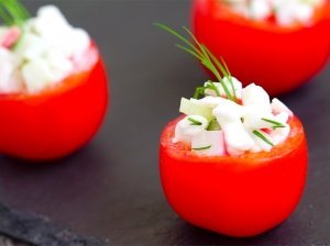 Gaivūs pikantiškai įdaryti pomidoriukai