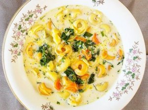 Tortellini sriuba su daržovėmis ir grietinėle - skani, soti ir greitai pagaminama