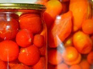 Saldžiarūgščiai marinuoti pomidorai žiemai