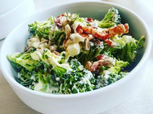 Gaivios brokolių salotos su šonine