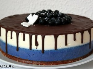 Nekeptas tortas su kreminiu sūreliu ir mėlynėmis