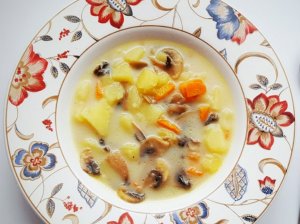 Pievagrybių sriuba su lydytu sūreliu