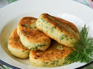 Virtų bulvių kepsneliai su sūriu