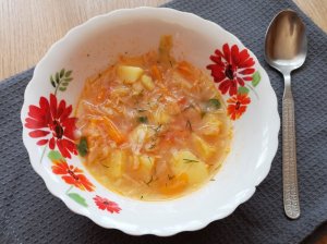 Kopūstų sriuba su pomidorais