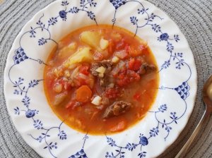 Tiršta daržovių sriuba su aviena