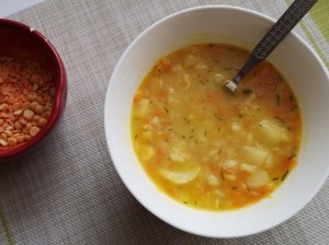 Soti žirnių ir lęšių sriuba