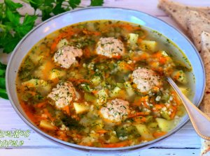Soti agurkinė sriuba su mėsos kukulaičiais