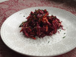 Rytietiškos raudonųjų kopūstų salotos