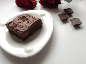 Šokoladinis pyragas su karamelizuotu kondensuotu pienu