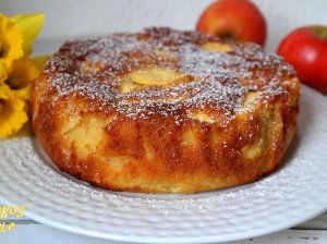 Drėgnas prancūziškas obuolių pyragas