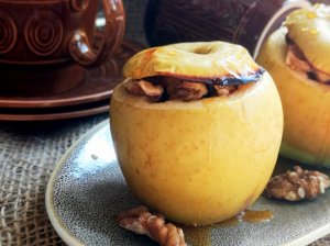 Kepti obuoliai bulgariškai