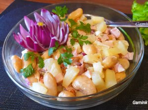 Vištienos salotos su ananasais