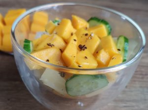 Mango ir avokadų salotos