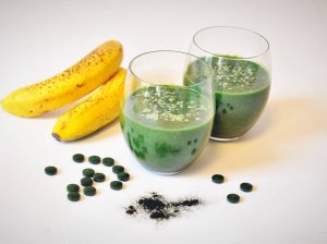 Žaliasis kokteilis su spirulina