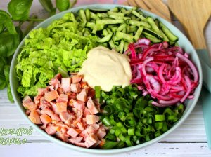 Gaivios vištienos salotos su daržovėmis (be majonezo)