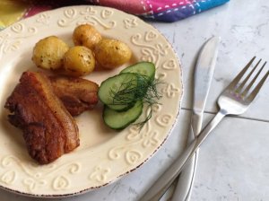 Kiaulienos šoninė orkaitėje su bulvėmis
