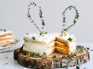 Citrusinis gaivus nuogas Velykų tortas