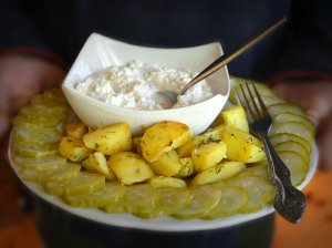 Bulvės su varškės padažu
