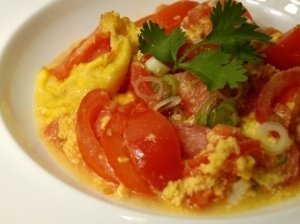 Kepti kiaušiniai su pomidorais