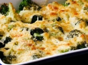Brokolių apkepas su parmezano sūriu