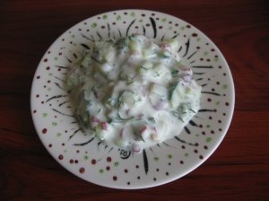 Jogurtinės agurkų - ridikėlių salotos