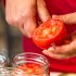 Su želatina marinuoti pomidorai su svogūnais žiemai