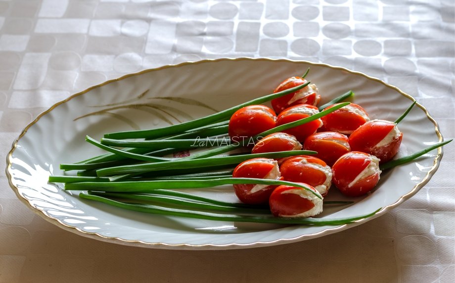 Tulpės iš vyšninių pomidoriukų - greita, skanu, gražu ir tik 3 ingredientai