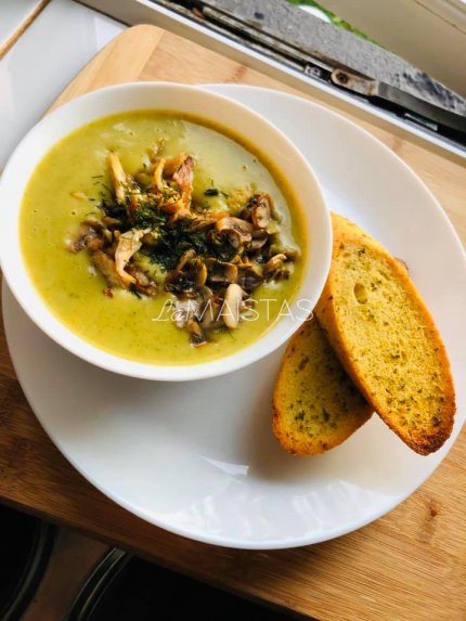 Brokolių sriuba su vištiena