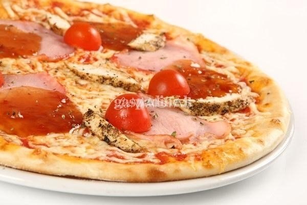 Skanioji Vezuvijaus ir saliamio pica
