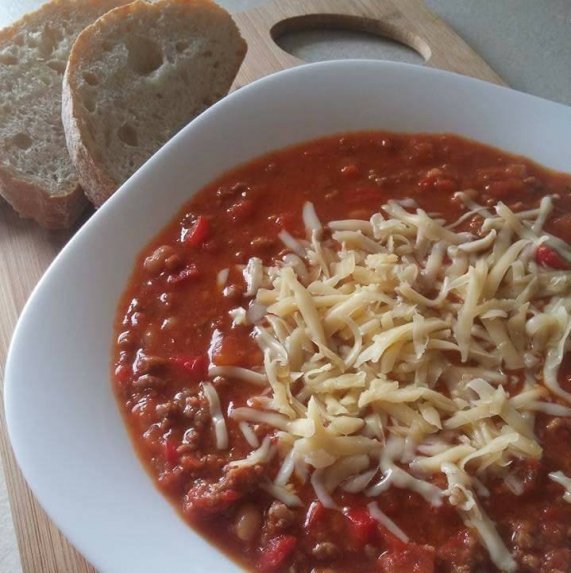 Pomidorų sriuba su faršu ir pupelėmis