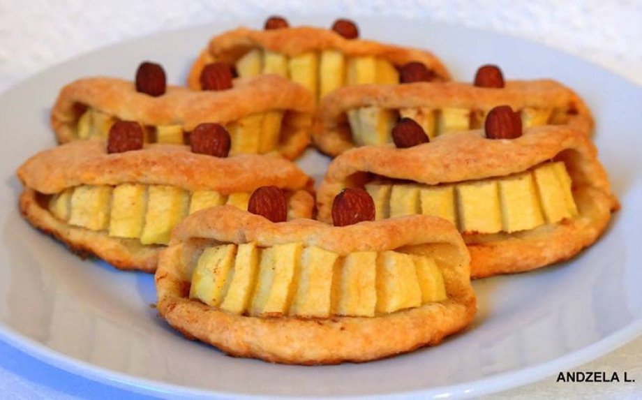 Varškinės tešlos sausainiai su obuoliais