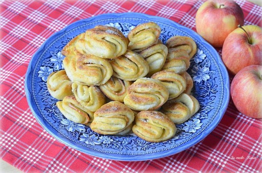 Varškiniai sausainiai bučinukai su obuoliais