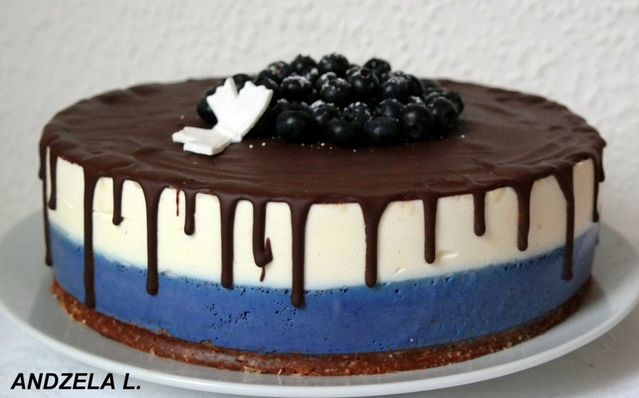Nekeptas tortas su kreminiu sūreliu ir mėlynėmis