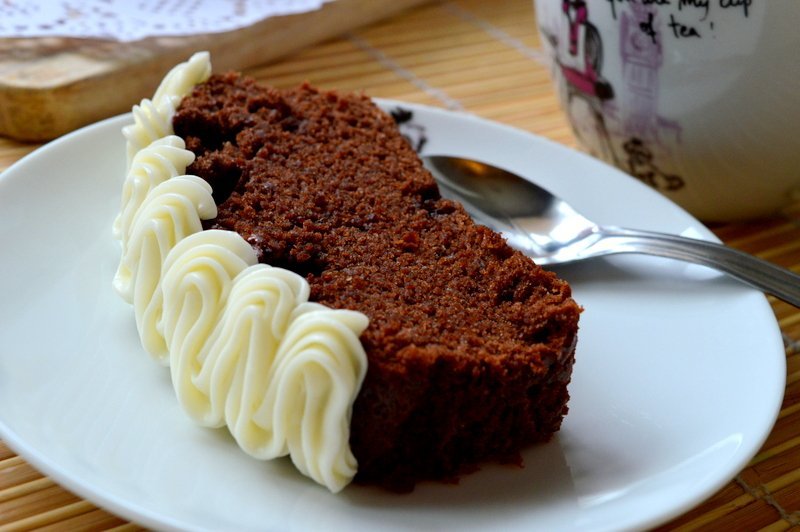 Šokoladinis kakavinis cukinijų keksas pyragas su maskarpone