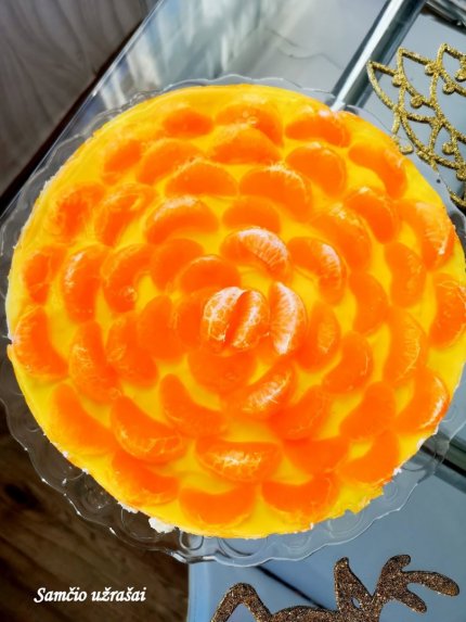 Plikytų sausainių tortas su maskarpone ir mandarinais