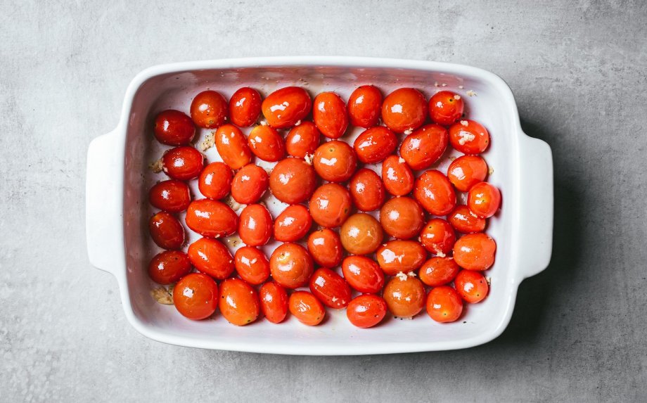 Orkaitėje kepti pomidorai su burrata sūriu